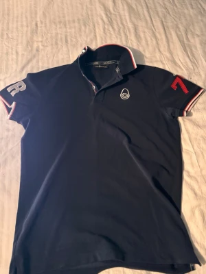 Sailracing tröja - Hej! Säljer en fin Sailracing tröja i st (M) men passar även (S)