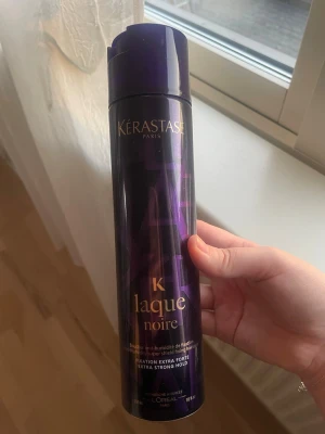 Kérastase Laque Noire hårspray - Kérastase Laque Noire är en extra stark hårspray, Oanvänt och oöppnat. Ord pris 499