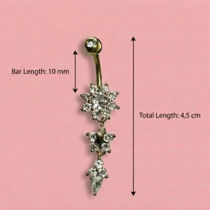 ✨ NY! Högkvalitativ navelpiercing med hänge (Kirurgiskt stål 316L)  - ✨ NYTT oanvänt smycke i kirurgiskt stål! 🌸 Hållbart & Rostfritt: Slitstarkt 316L-stål som inte oxiderar eller rostar av fukt. 🌸 Säkert: Industristandard, skonsamt för läkta piercingar.  🛍️ 30 % BUNDLE-RABATT! Köp fler artiklar från min shop och få 30 % på allt! ✨ 📦 Frakt: Endast spårbart via Plick SafePay för vår trygghet.