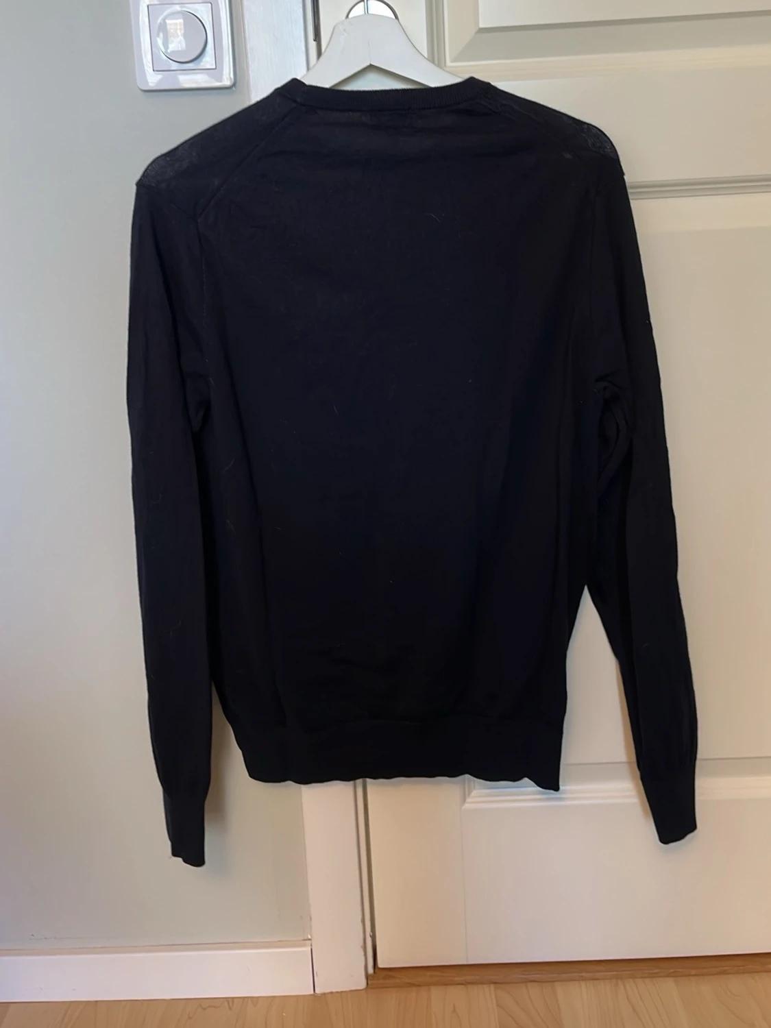 Marinblå tröja från Uniqlo - 1