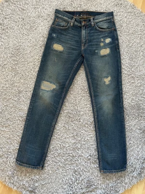 Nudie Jeans Gritty Jackson - Säljer mina Nudie Jeans! | Mycket fint skick! Köpte nya i februari har använts kanske 3-4 gånger. | Storlek 29/30 passar utmärkt på mig som är 178cm och 68kg. Kan skicka mått! | Ställ gärna frågor!