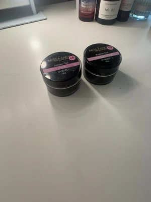 Missfancy geler - Jag säljer två missfancy geler de är andvända båda två ungefär hälften🩷🩷Nypris för båda är 658kr
