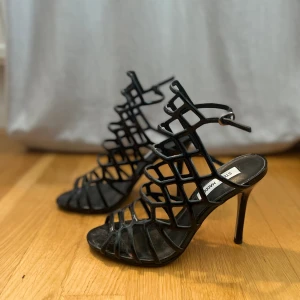 Svarta pumps-Steve Madden - Svarta klackskor från Steve Madden.