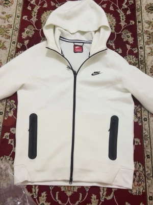 Nike tech - Zip up hoodie  - Nike tech zip up hoodie i storlek M 
