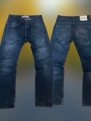Levis jeans  - Levi’s jeans - Modell: 504 straight - Storlek: 28/30 - Mycket bra, feta slitningar men så ser modellen ut - Nypris: 1199kr - Mitt pris: 500kr hör av dig vid funderingar 💫