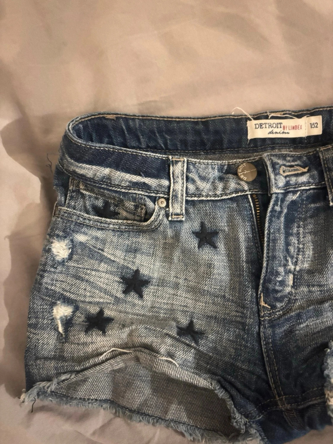 Blå jeansshorts med stjärnor från Lindex - 1