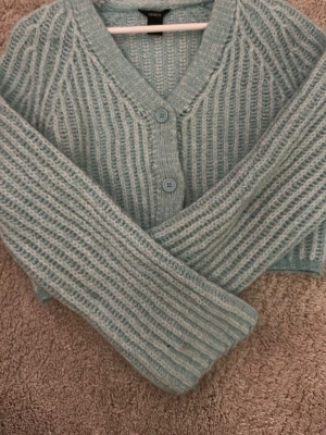 stickad kofta - Säljer denna super snygga stickade koftan från lindex då den inte kommer till användning💕den är turkos!