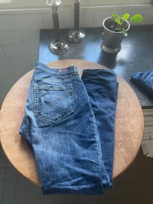 Dondup jeans  - Säljer nu ett par feta dondup jeans i storlek 33 | mycket fint skick men liten fläck| priset är ej hugget i sten | kom dm för flera frågor eller funderingar!