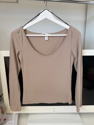 Beige långärmad tröja - Beige långärmad tröja från H&M storlek S🌸