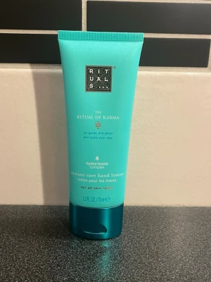 Rituals The Ritual of Karma handkräm - Fräsch handkräm från Rituals i serien The Ritual of Karma. Innehåller 70 ml. Använt lite. 