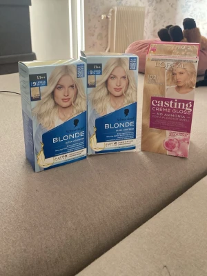 (Snälla köp är i behov av pengar)Blonderingskit och toning för hår - Kostade 300 för mig å jag ångrade ni kan ochså köpa separat inte allt tillsamans!!!!Säljer två förpackningar Schwarzkopf Blonde Ultra Lightener L1++ och en L'Oréal Casting Crème Gloss 1021. Perfekt för dig som vill få riktigt ljusblont hår och sedan tona det med en ammoniakfri gloss. Produkterna är i kartong och passar för hemmabruk. !!!!BUDA!!!!!!