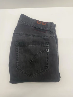Dondup George jeans  - Säljer nu dessa feta Dondup George jeans, skriv för fler bilder/frågor😊