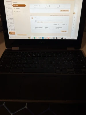 Acer Chromebook svart bärbar dator - Säljer en svart Acer Chromebook, köpte den för 1 år sen, nypris var runt 2000kr. Datorn har 8gb Ram, och 64gb lagringskapacitet, så den år väldigt snabb. Har bytt från 4gb ram till 8.  Batteriet är jätte jätte bra  Kom med bud o kontakta mig om ni är intresserade😁