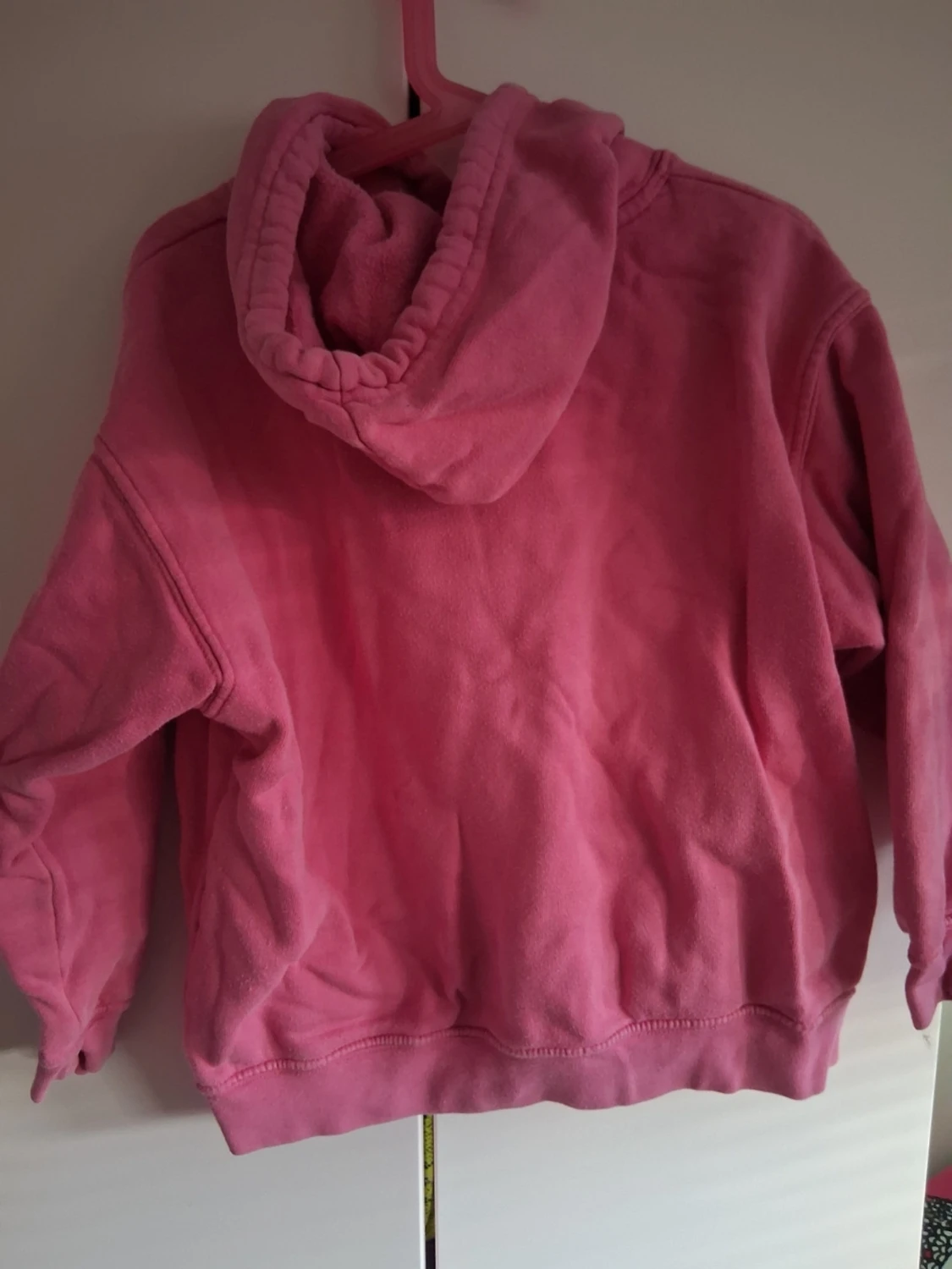 Rosa hoodie med huva och magficka - 1