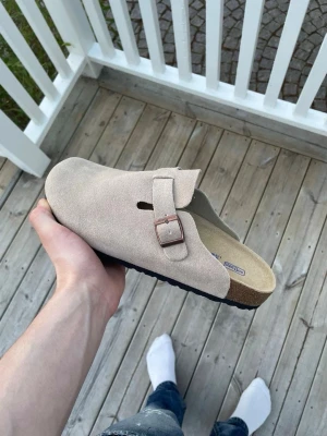 Birkenstock Boston’s Tofflor Slippers Herr Beige Vintage 43 - Snygga tofflor/slippers från Birkenstock (Boston’s) i storlek 43 | Eftertraktade nu under sommarn | I princip nya, box & tags medföljer vid köp 🤟| Tveka inte vid frågor & prisförslag är alltid välkomna 😊