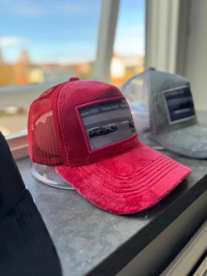 Velvet keps - Velvet kepsar med F1 motiv. Alla kepsar är helt nya! 150kr/st