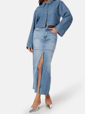 Ny maxi/midi jean skirt - Jeanskjol i midi/maxi-längd med slits fram i nyskick med lappen kvar! Köpte för 500 kr. :) Slutsåld!