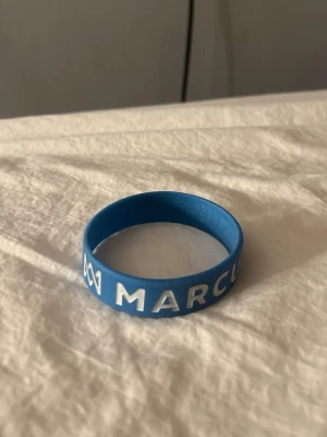 Blå m&m armband - Og Marcus och Martinus armband. Finns inte kvar på hemsidan. !priset kan diskuteras! 