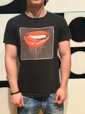 Limitato t-shirt - Super snygg Limitato t-shirt perfekt till sommaren lite defekt på sömmen