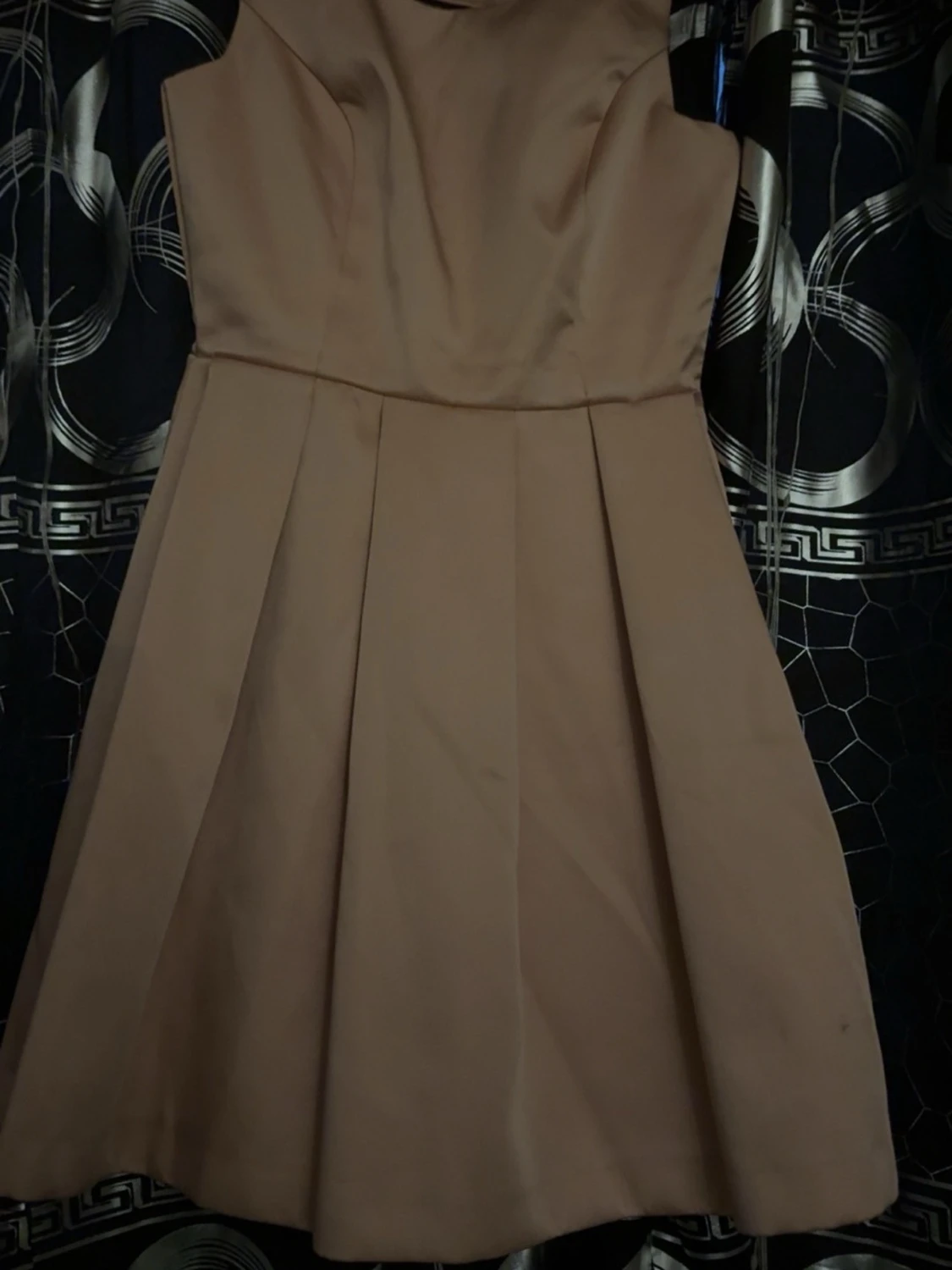 Ljusrosa kort klänning med rosetter - 4