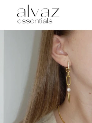Örhängen alvaz essentials - Säljer nu mina örhängen från alvaz essentials för att jag har köpt nya och dom inte riktigt kommer till användning. Använt noggrant och inga tydliga tecken på användning❣️❣️köpta för 379kr💓