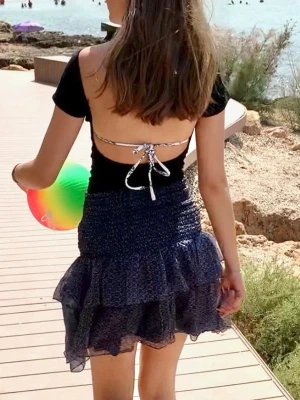 Mörkblå blå rosa mönstrad kjol minikjol volangkjol volanger blommig flowy coquette - Marinblå-rosa mönstrad volangkjol! Från Neo Noir, storlek 36. Nypris var 600:-