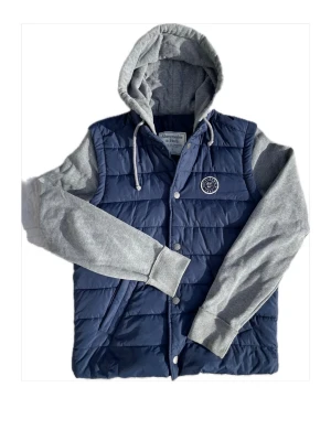 Abercrombie & Fitch cardigan - Nyskick Passar till alla tillfällen Storlek S Priset är inte hugget i sten Fråga gärna frågor