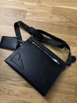 Svart kuvertväska från Fendi - Fendi väska 