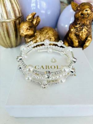 Crystal bangle with faux pearls - Beautiful crystal bangle in stainless steel with faux pearls, unknown brand. New and adjustable.