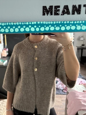 Stickad kofta 🤎 - Supersnygg stickad kofta som tyvärr inte kommer till användning 🤎