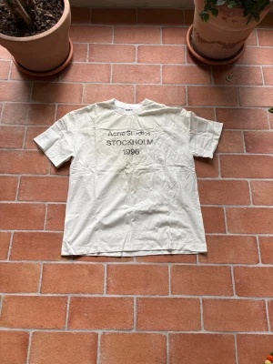 Vit Acne Studios t-shirt - Vit t-shirt från Acne Studios, helt ny
