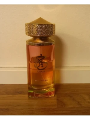 Khair Peach delulu parfym - Khair peach delulu parfym från Paris Corner, se bild hur mycket använt 