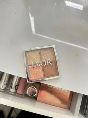 dior palett - skriv privat för mer info🥰