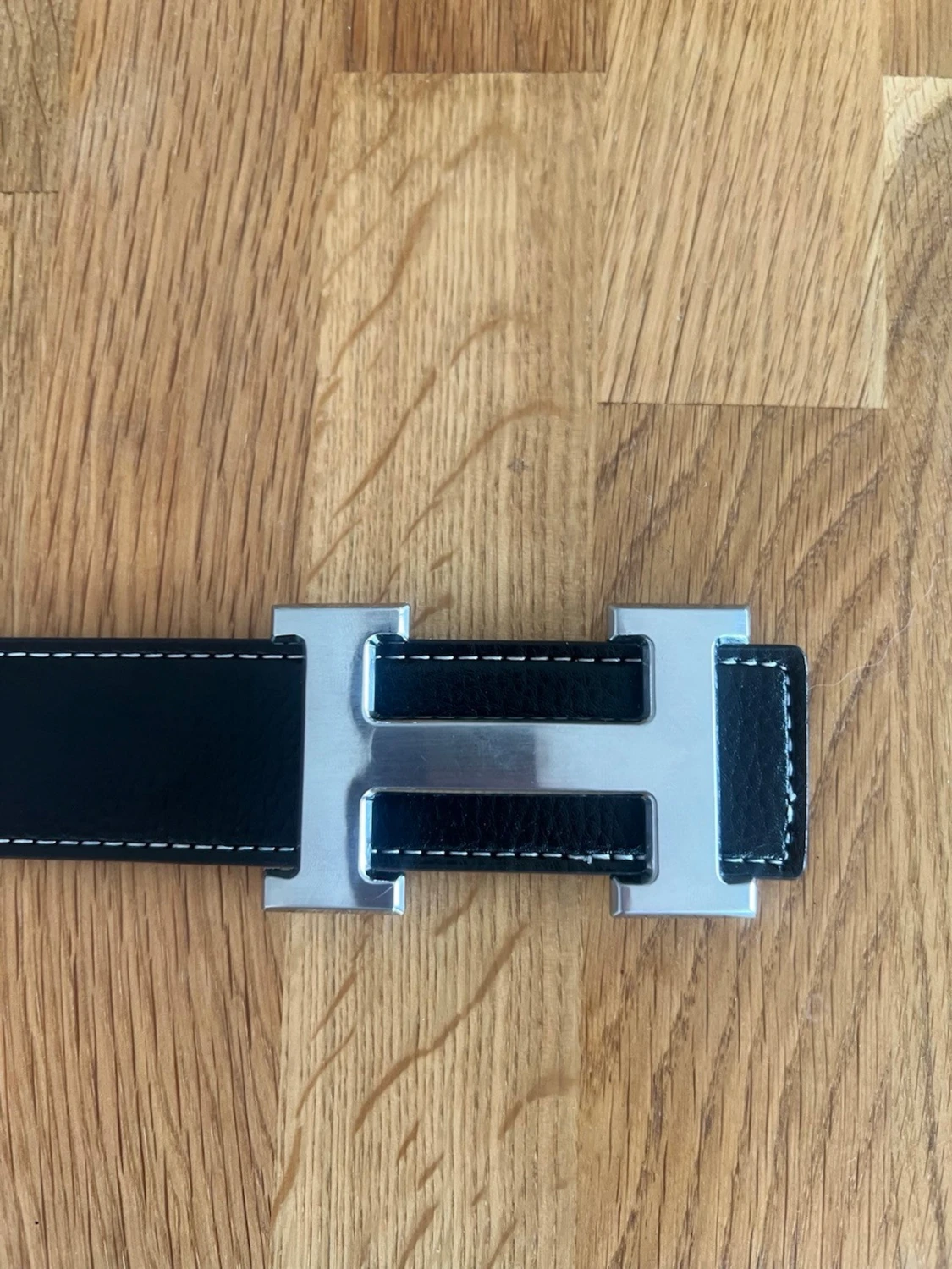 Svart skärp med H-spänne - 1