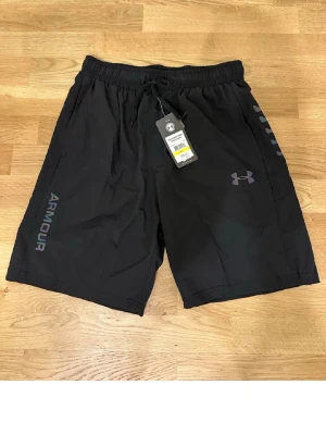 shorts and belt - .