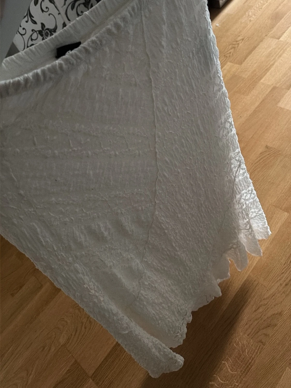 Vit spetskjol med volangkant - 1
