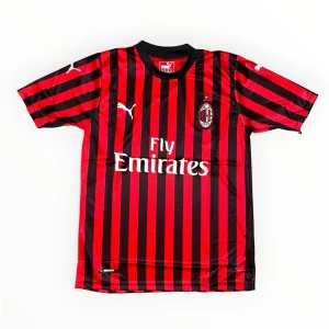 AC Milan Matchtröja Strl XS - Helt ny, högkvalitativ replika EU Size: XS  Pris: 299  Leverans: Skickas inom 24 timmar  Observera: Begränsat antal i lager – först till kvarn gäller  