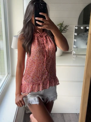 Rosa halterneck - Supersöt rosa halterneck topp i mesh material🥥🍋