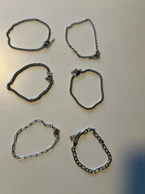 Armband silver - Säljer dessa 6 st silverarmband helt oanvända. 1st=100kr, 3st=250kr, 5st=390kr. Hör av dig vid minsta fundering!