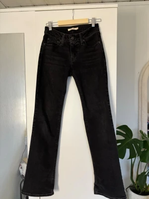 Levis jeans Lågmidjade  - Superlow boot ❤️ använd en gång 