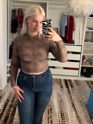 Tröja - M - Tröja i leopard mönster storlek M pris 30kr