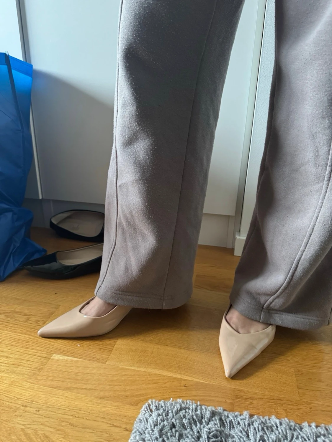 Beige slingback pumps med smal klack - 1