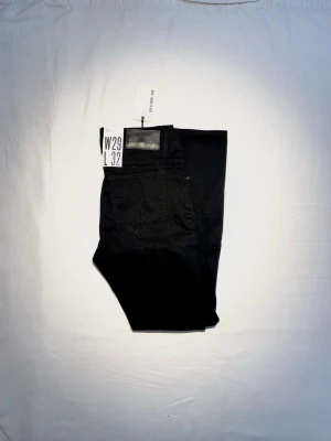 Tiger of Sweden jeans nya - Sprillans nya jeans ifrån tiger of Sweden. Prislapppen sitter kvar på jeansen. Storleken är W29 L32 och i modellen evolve vilket är Slimfit. kvitto kan visas privat