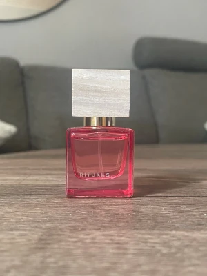 Rituals parfym Reve de Hanami - Endast testad och var inte riktigt min typ av doft så säljer nu. Nypris 219kr