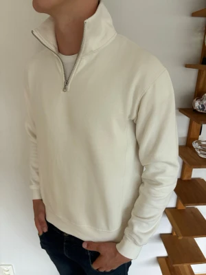 Zara Quarter Zip Tröja - Zara Quarter Zip Tröja|Pris:149kr|Storlek:S,modell:188cm|Skick:Mycket bra,9/10| Hör av dig vid minsta lilla fundering eller fråga|
