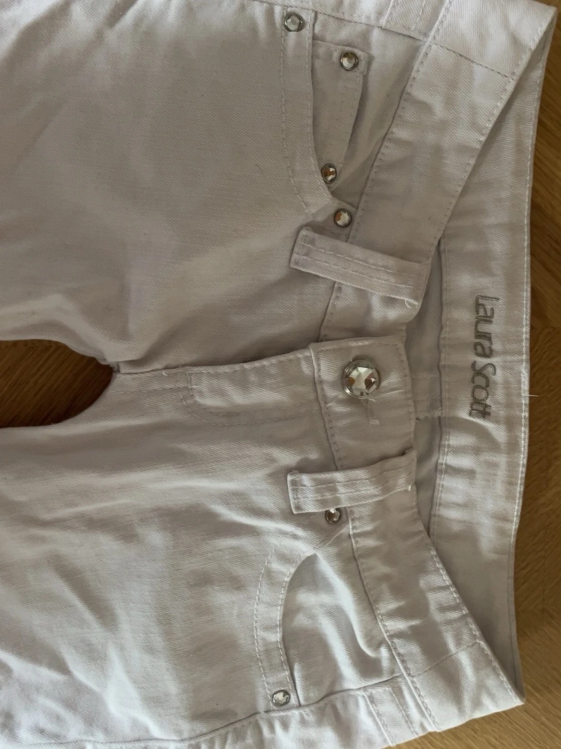 Lågmidjade vita jeans från Laura Scott - 1