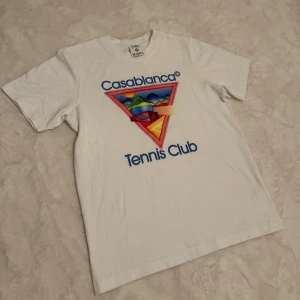 Casa Blanca T-shirt - Hej! Säljer nu min Casa Blanca T-Shirt i storlek XS, nyskick aldrig använd så 10/10 Hör av er vid frågor eller vid intresse!😁