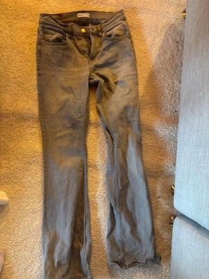 Jeans lågmidjade  - Från Gina tricot 