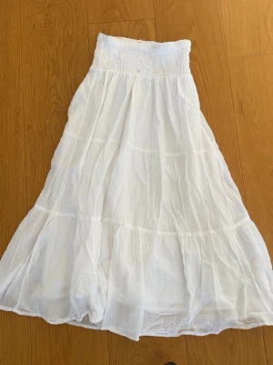 Gina tricot strl 134/140 - Kjol från Gina tricot Young, storlek 134/140. Använd några gånger😇💕