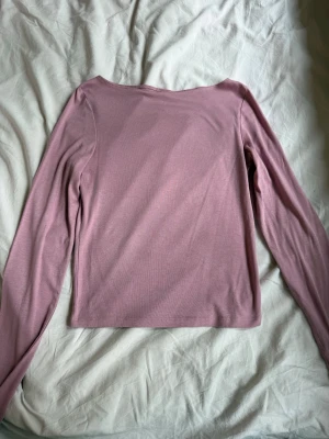 långärmade tröjor - säljer båda tröjorna de är storlek M men passar S